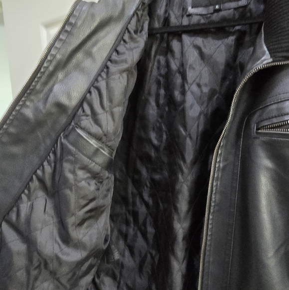 Mens XL black leather jacket from GUESS - Picture 3 of 6